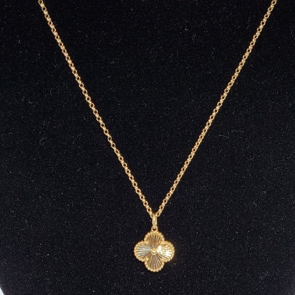 Jewelry - 18k Solid Gold Clover Necklace